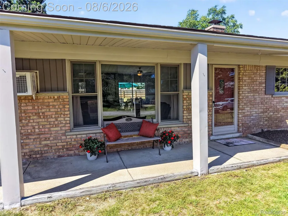 8144 Kenwick Drive White Lake Charter Township, MI 48386