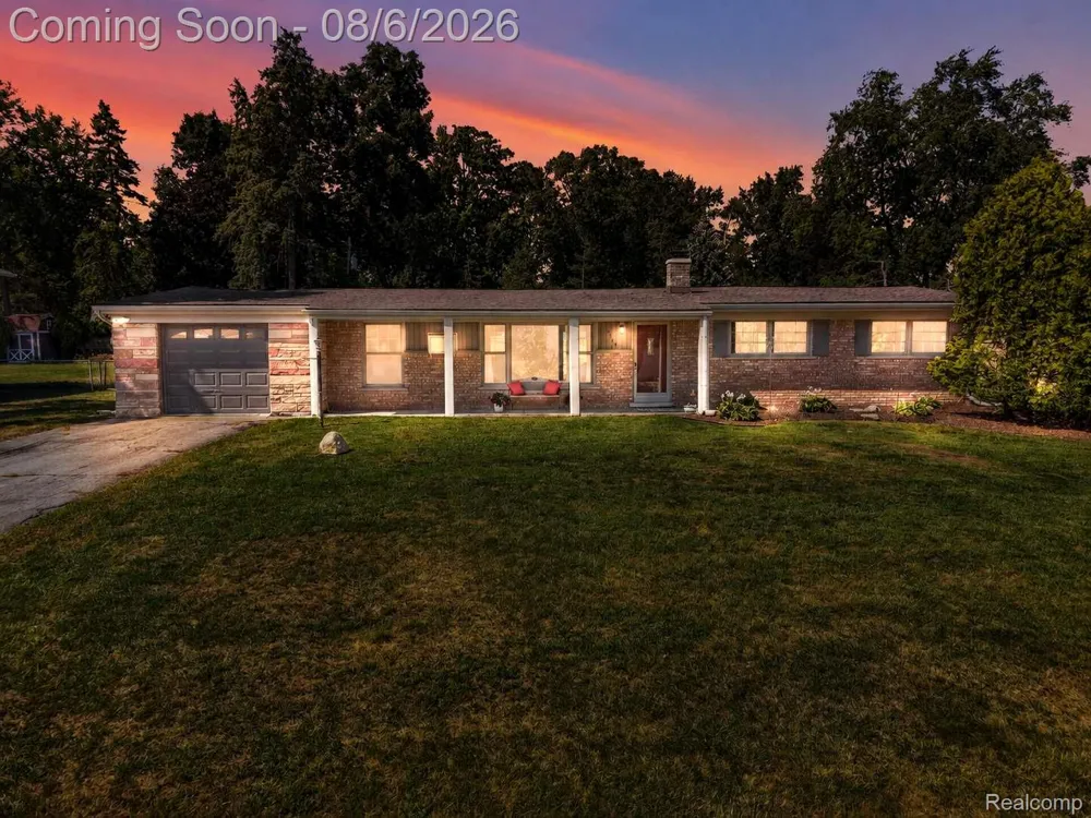 8144 Kenwick Drive White Lake Charter Township, MI 48386