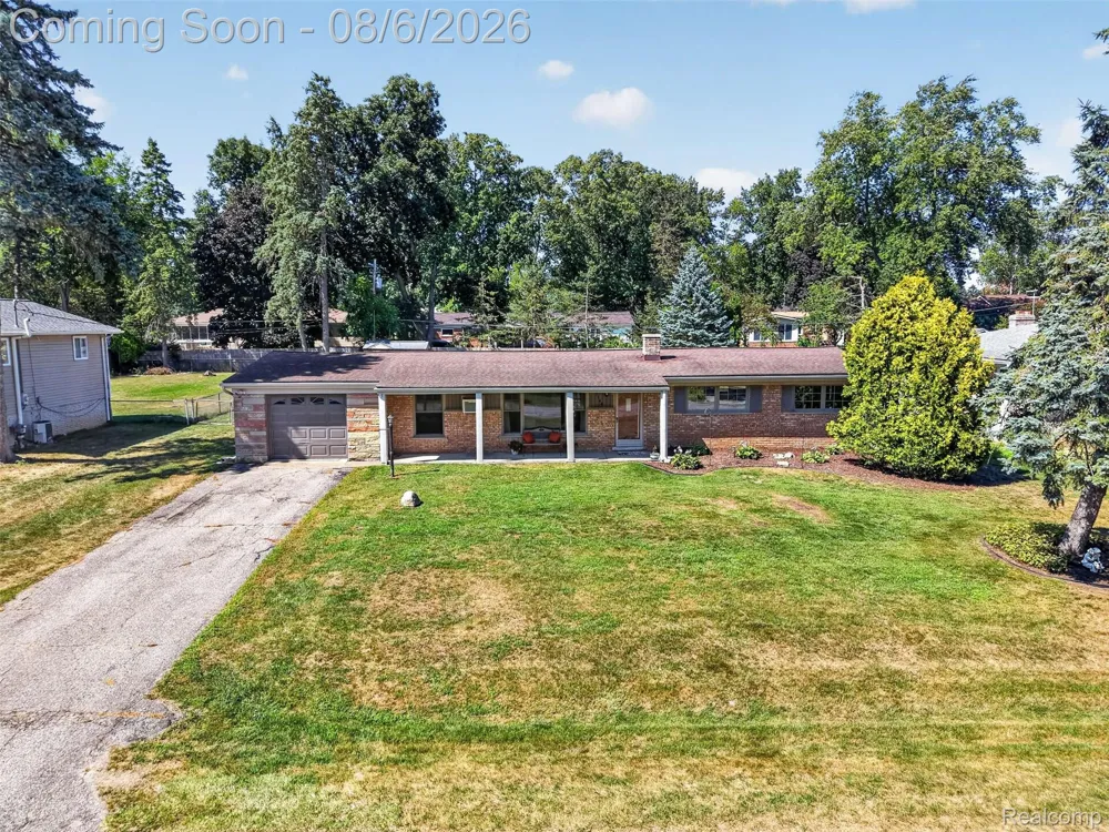 8144 Kenwick Drive White Lake Charter Township, MI 48386