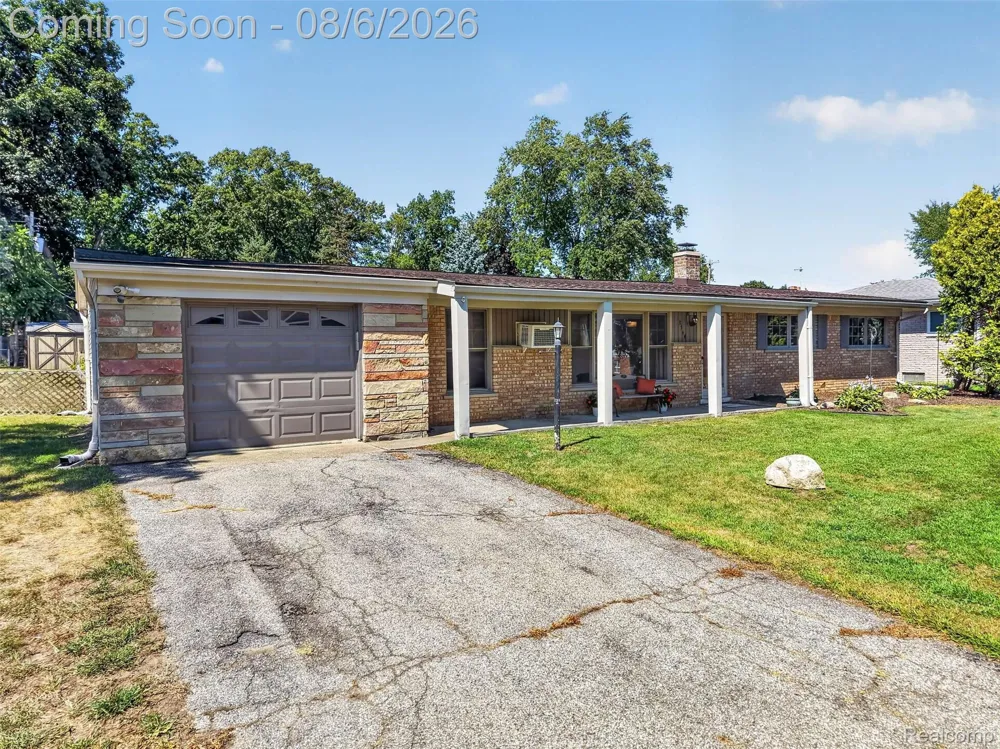 8144 Kenwick Drive White Lake Charter Township, MI 48386
