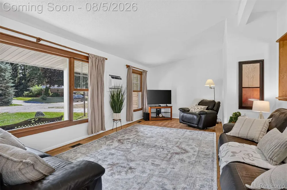 8144 Kenwick Drive White Lake Charter Township, MI 48386