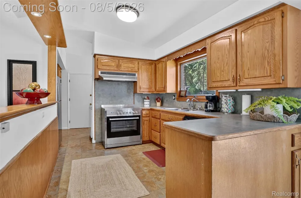 8144 Kenwick Drive White Lake Charter Township, MI 48386