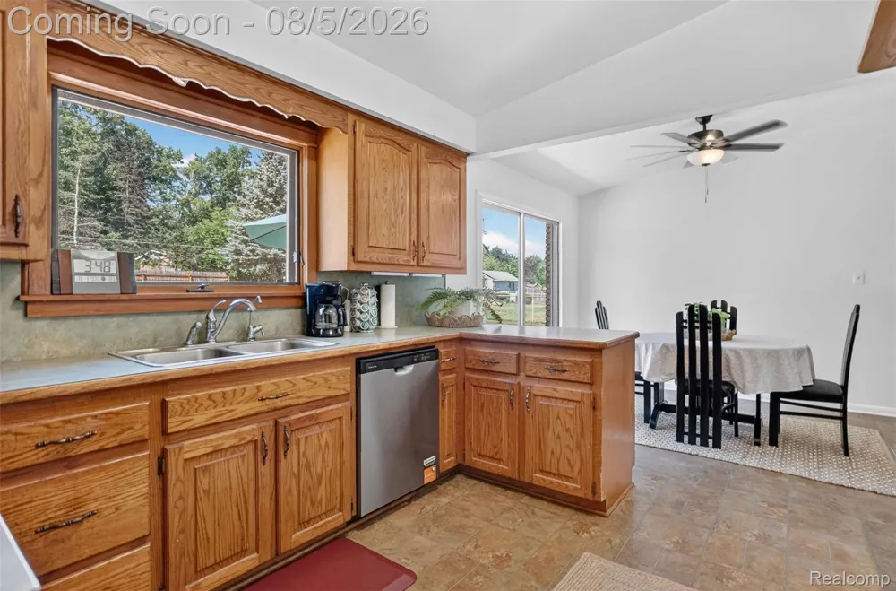8144 Kenwick Drive White Lake Charter Township, MI 48386