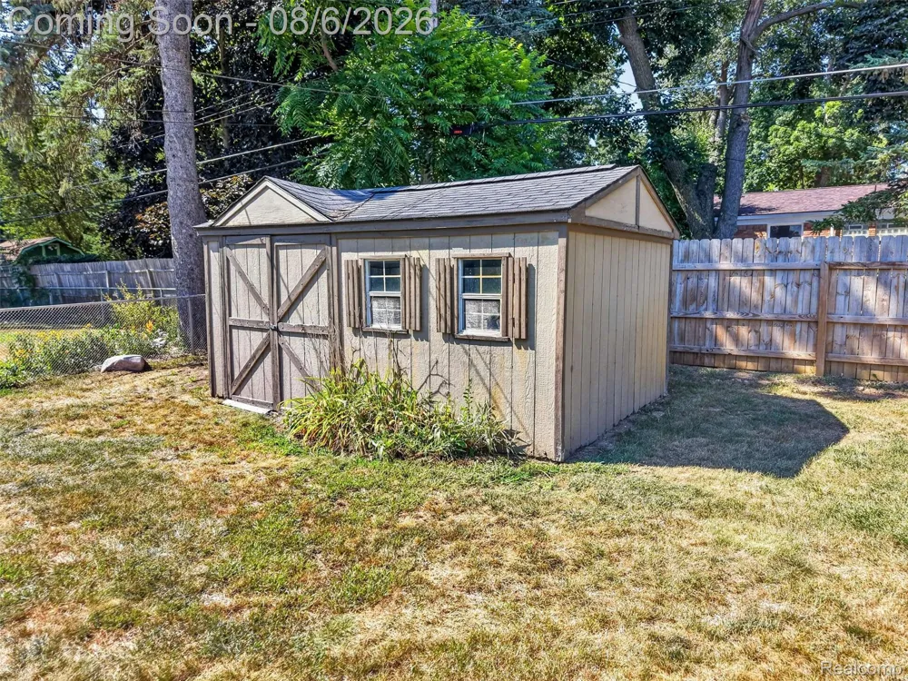 8144 Kenwick Drive White Lake Charter Township, MI 48386