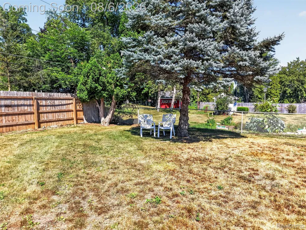 8144 Kenwick Drive White Lake Charter Township, MI 48386