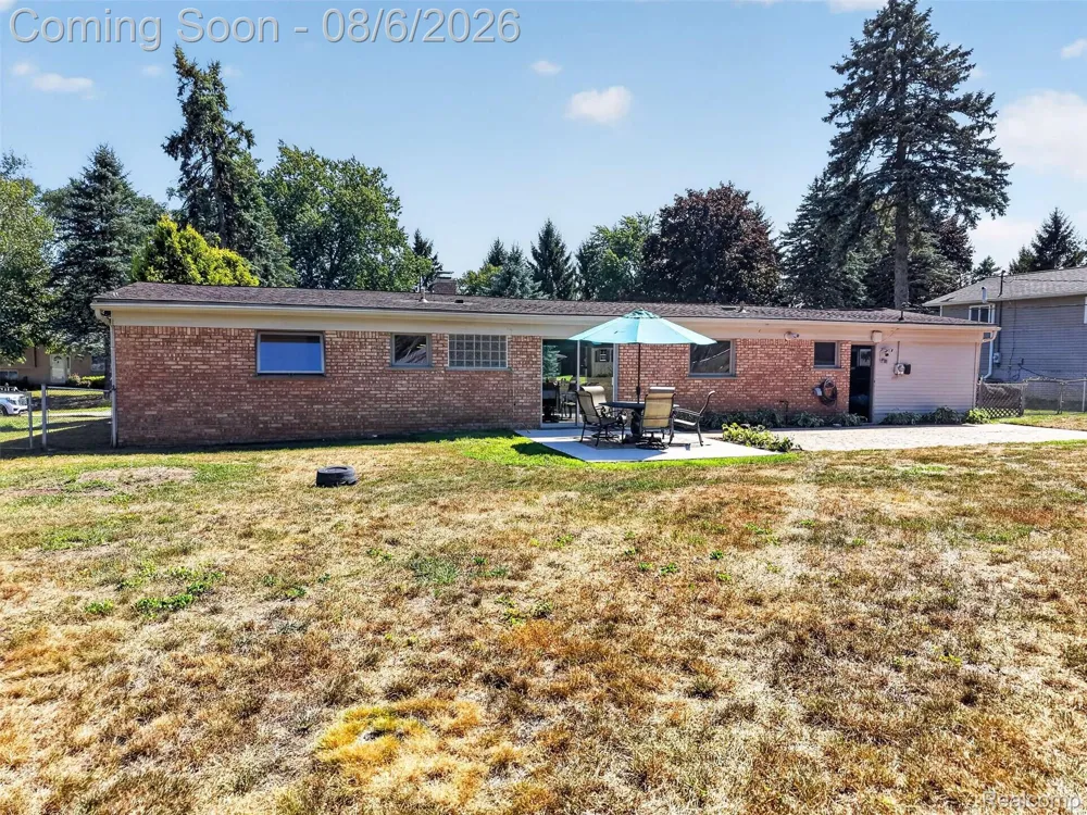 8144 Kenwick Drive White Lake Charter Township, MI 48386