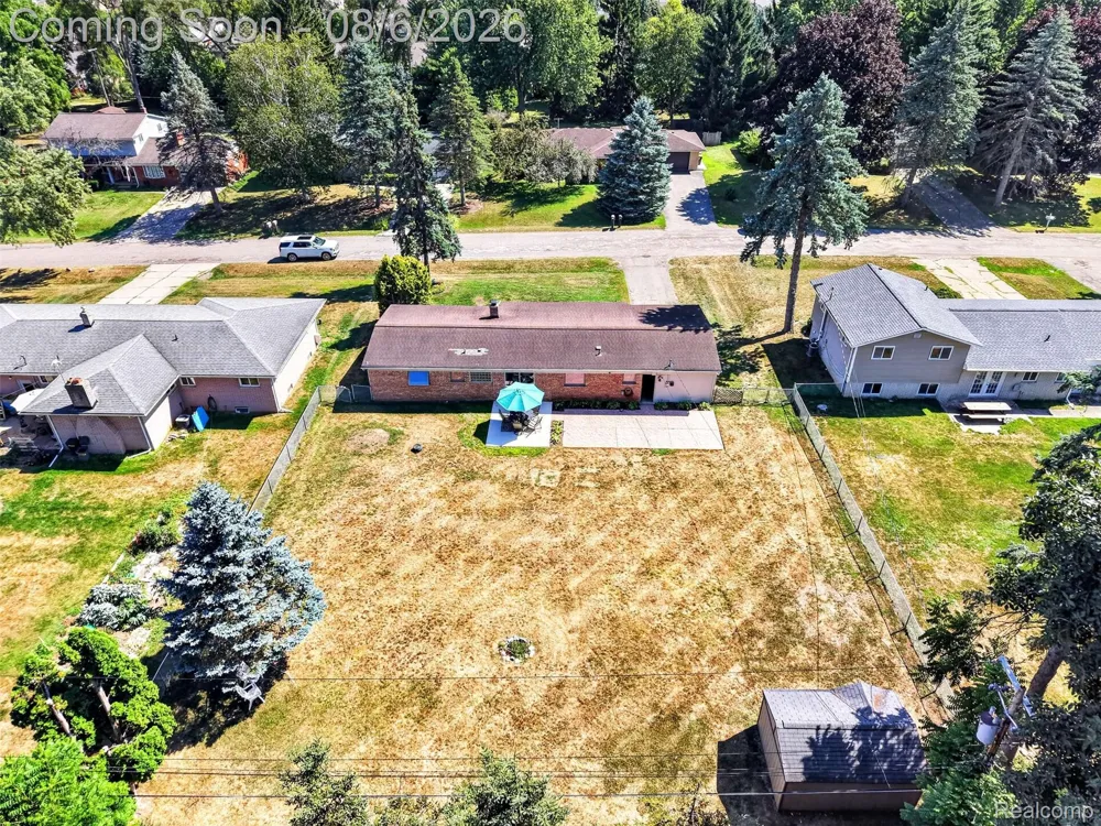8144 Kenwick Drive White Lake Charter Township, MI 48386