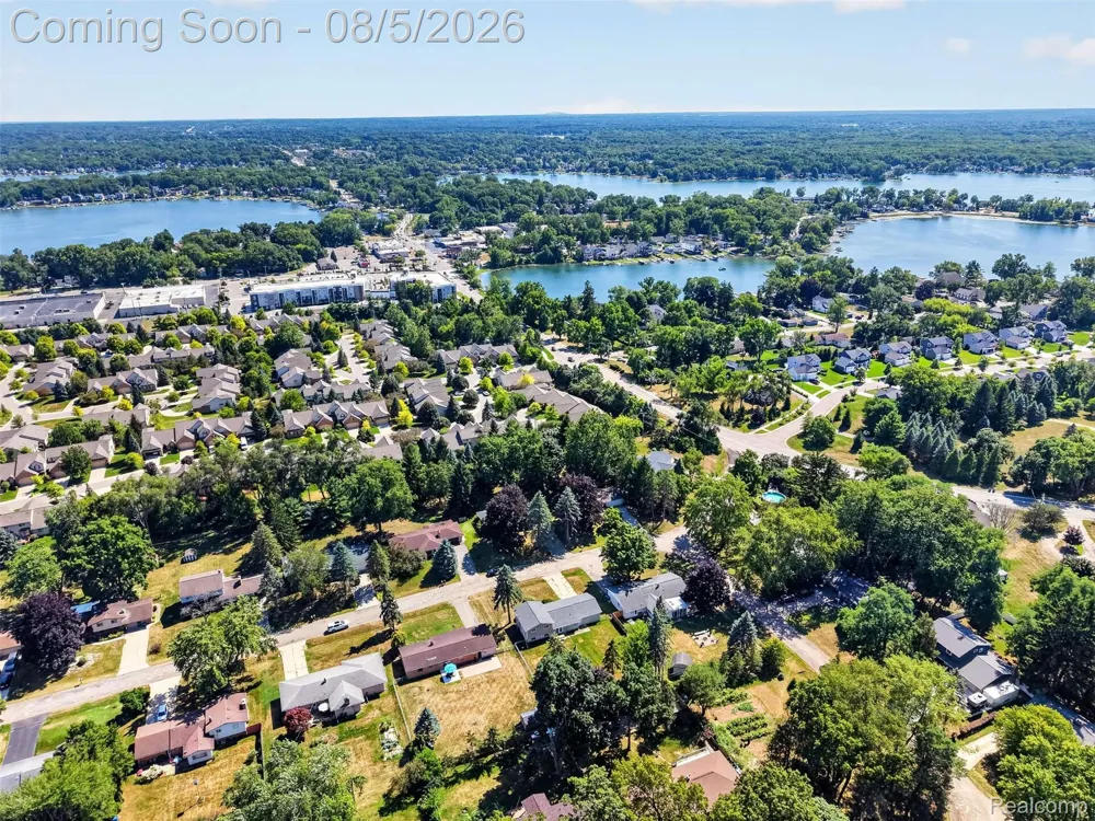 8144 Kenwick Drive White Lake Charter Township, MI 48386