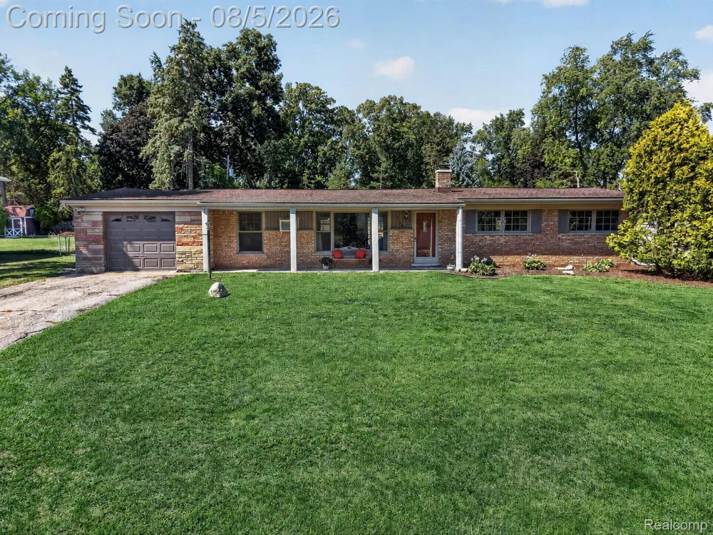 8144 Kenwick Drive White Lake Charter Township, MI 48386