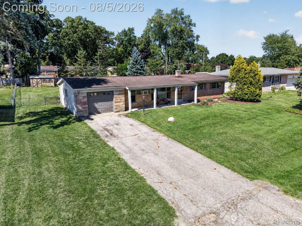 8144 Kenwick Drive White Lake Charter Township, MI 48386