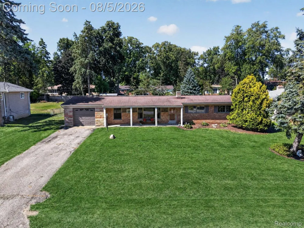 8144 Kenwick Drive White Lake Charter Township, MI 48386