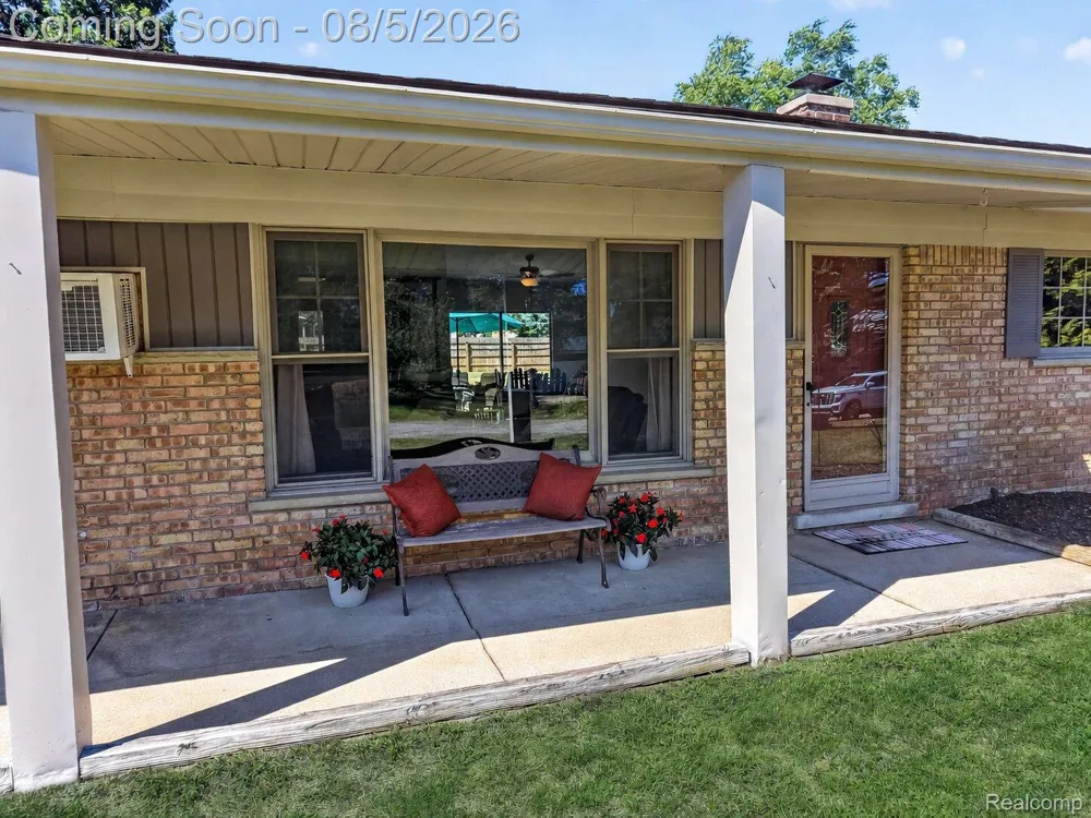 8144 Kenwick Drive White Lake Charter Township, MI 48386