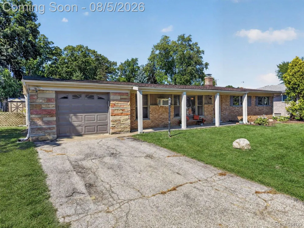 8144 Kenwick Drive White Lake Charter Township, MI 48386