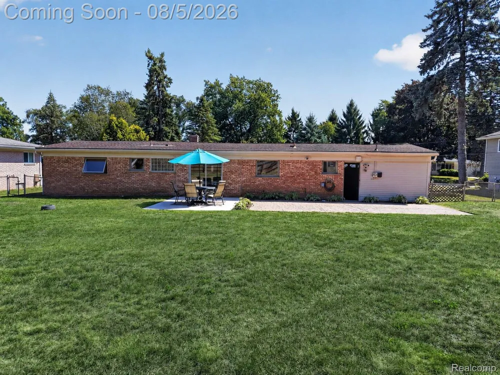 8144 Kenwick Drive White Lake Charter Township, MI 48386