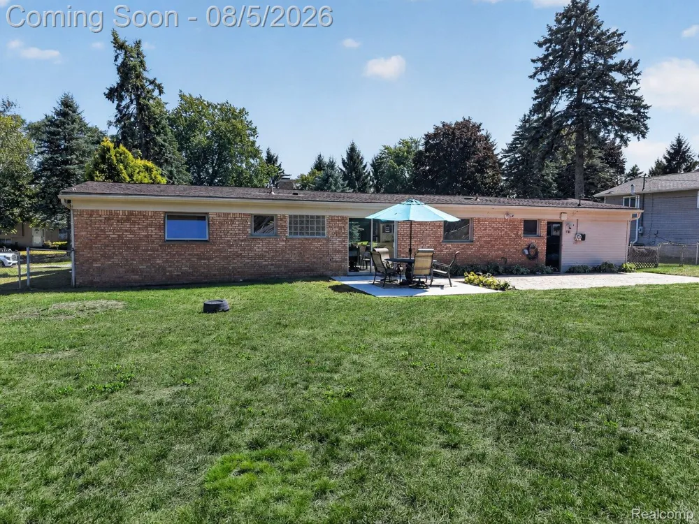 8144 Kenwick Drive White Lake Charter Township, MI 48386