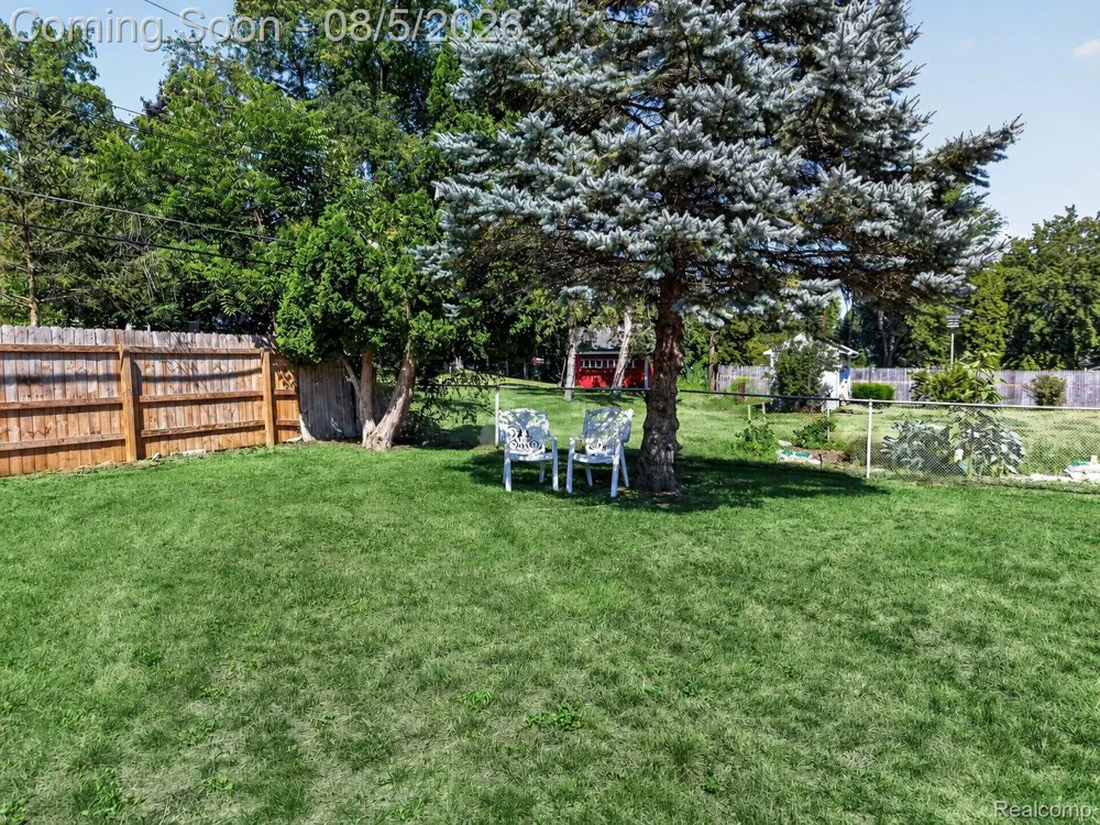 8144 Kenwick Drive White Lake Charter Township, MI 48386