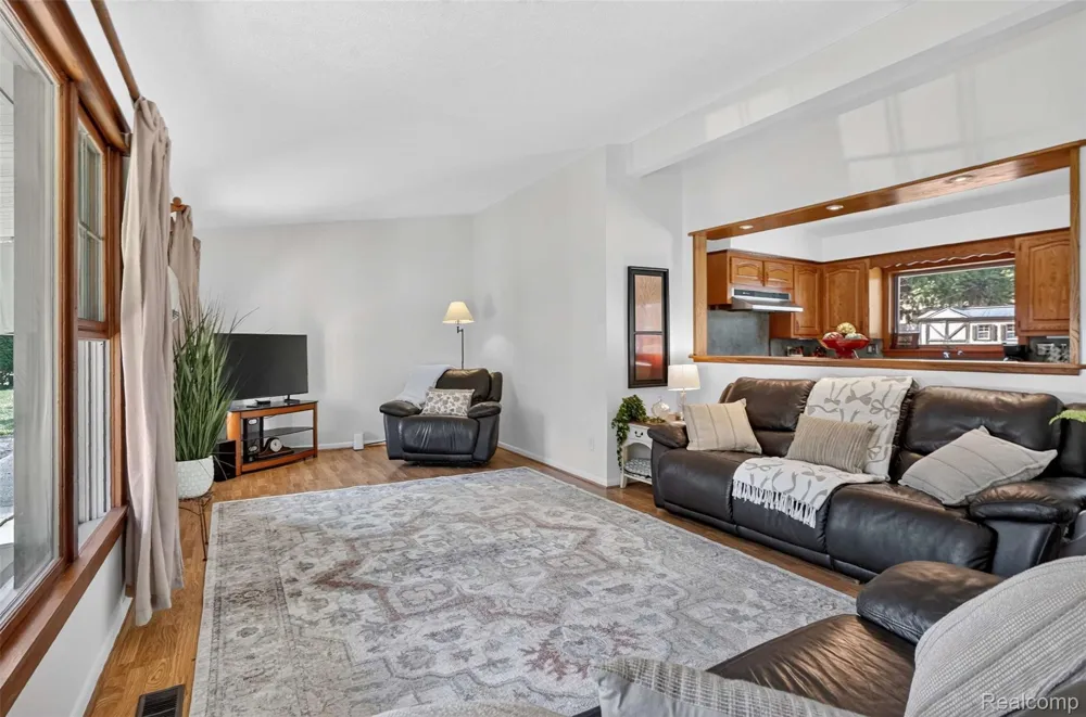 8144 Kenwick Drive White Lake Charter Township, MI 48386