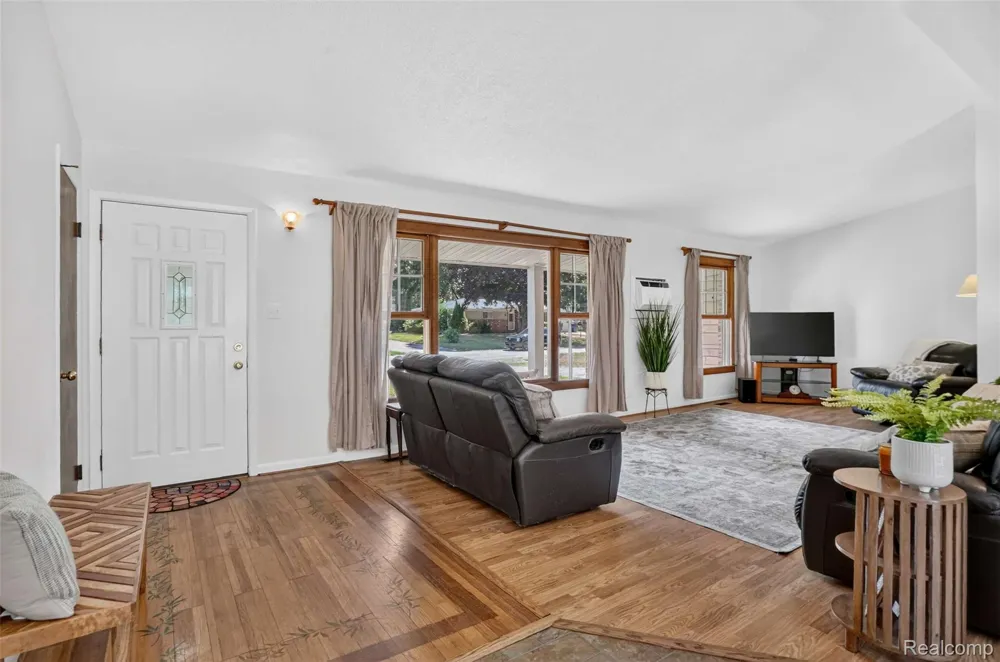 8144 Kenwick Drive White Lake Charter Township, MI 48386