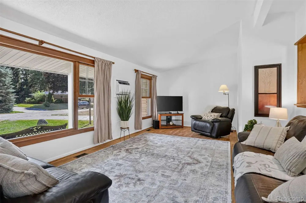 8144 Kenwick Drive White Lake Charter Township, MI 48386