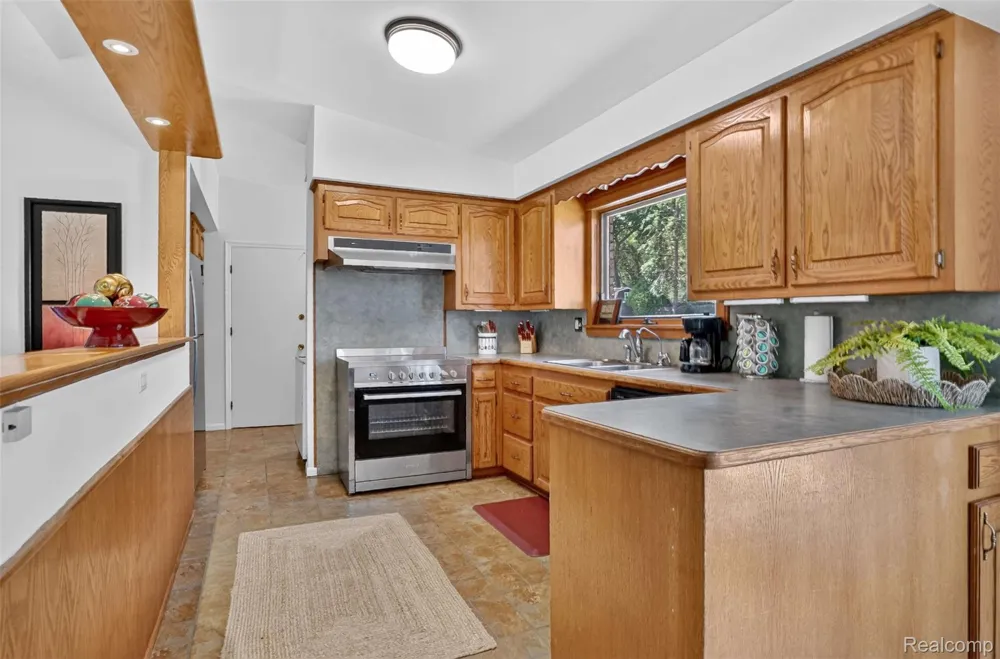 8144 Kenwick Drive White Lake Charter Township, MI 48386