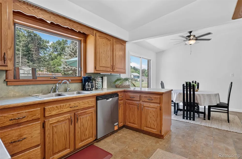 8144 Kenwick Drive White Lake Charter Township, MI 48386