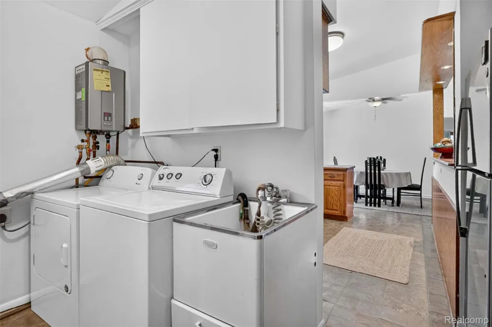 8144 Kenwick Drive White Lake Charter Township, MI 48386