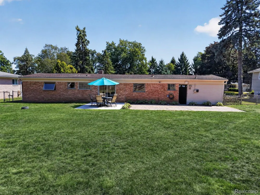 8144 Kenwick Drive White Lake Charter Township, MI 48386