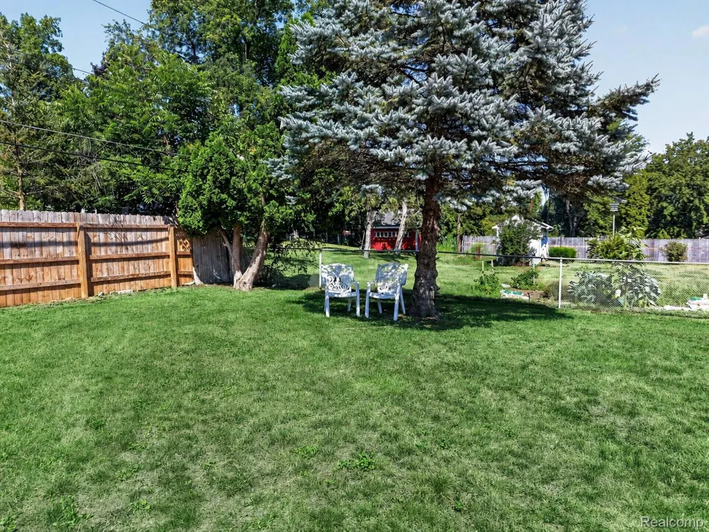 8144 Kenwick Drive White Lake Charter Township, MI 48386