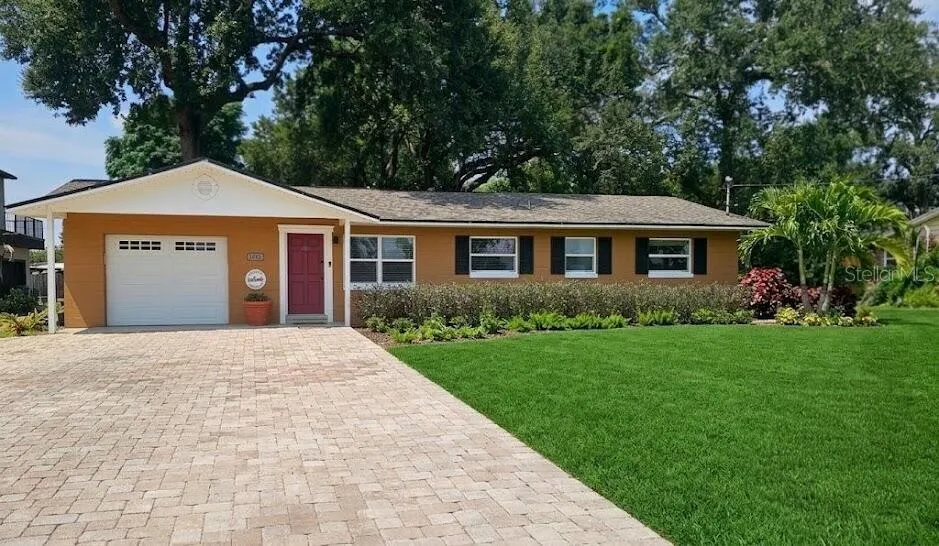 1903 SIMONTON AVENUE Orlando, FL 32806