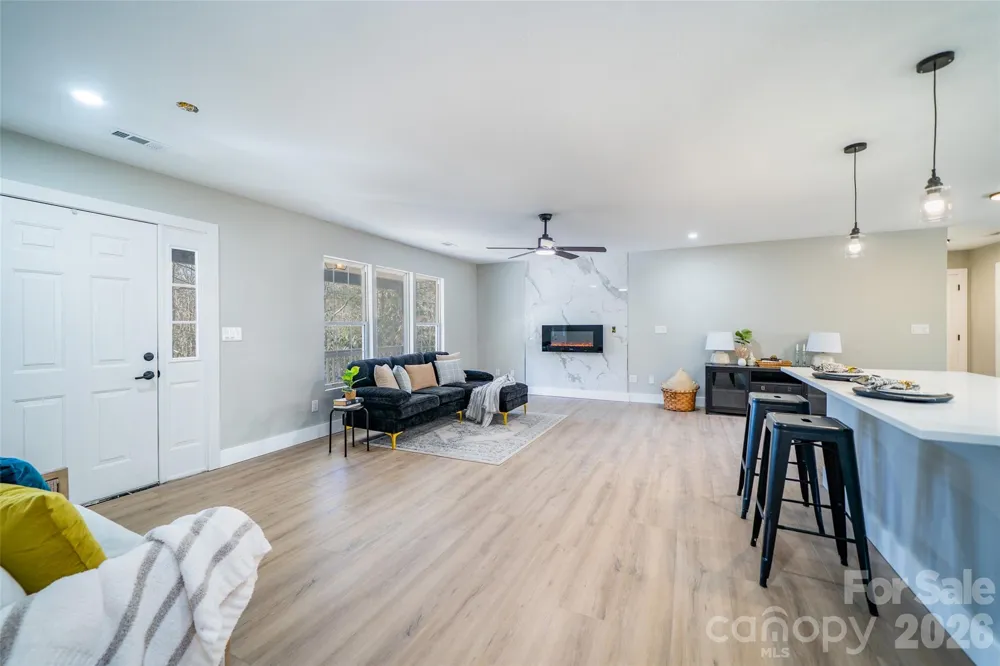 11 Twin Lakes Drive Fletcher, NC 28732