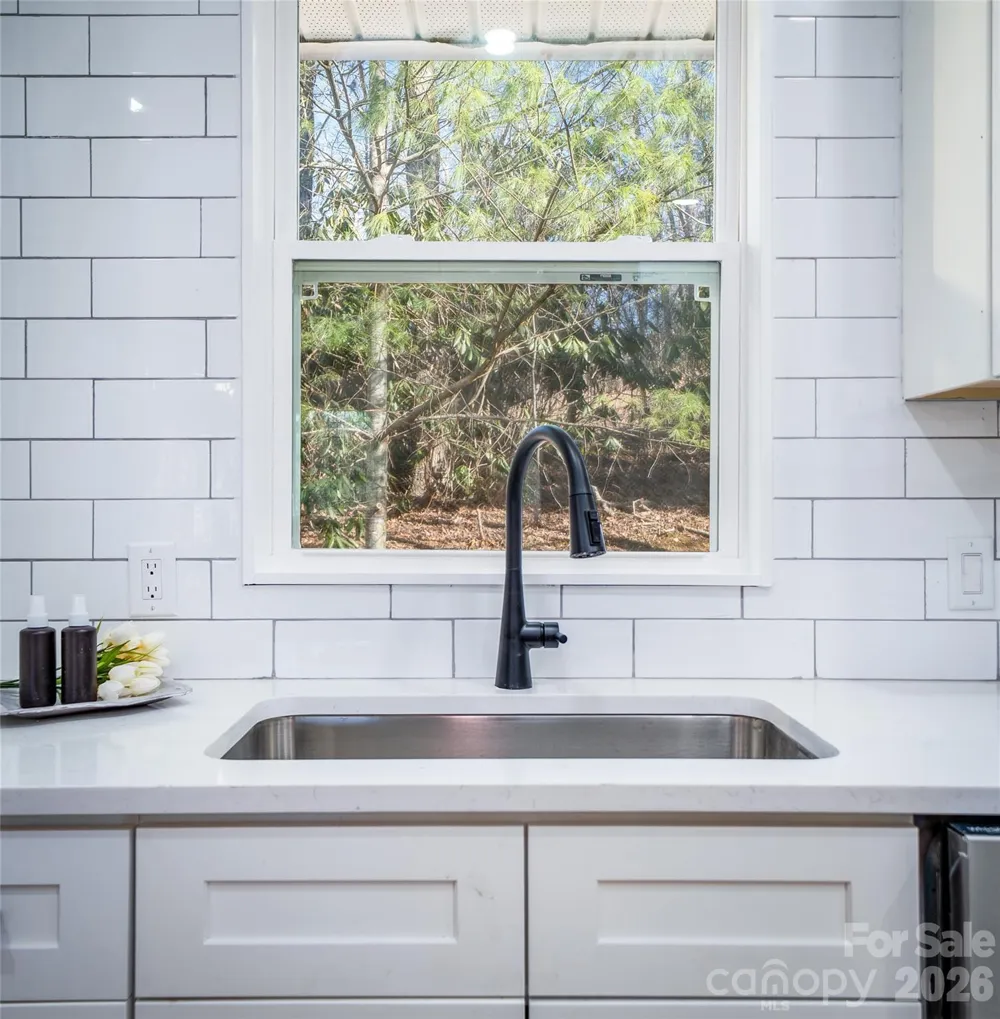 11 Twin Lakes Drive Fletcher, NC 28732