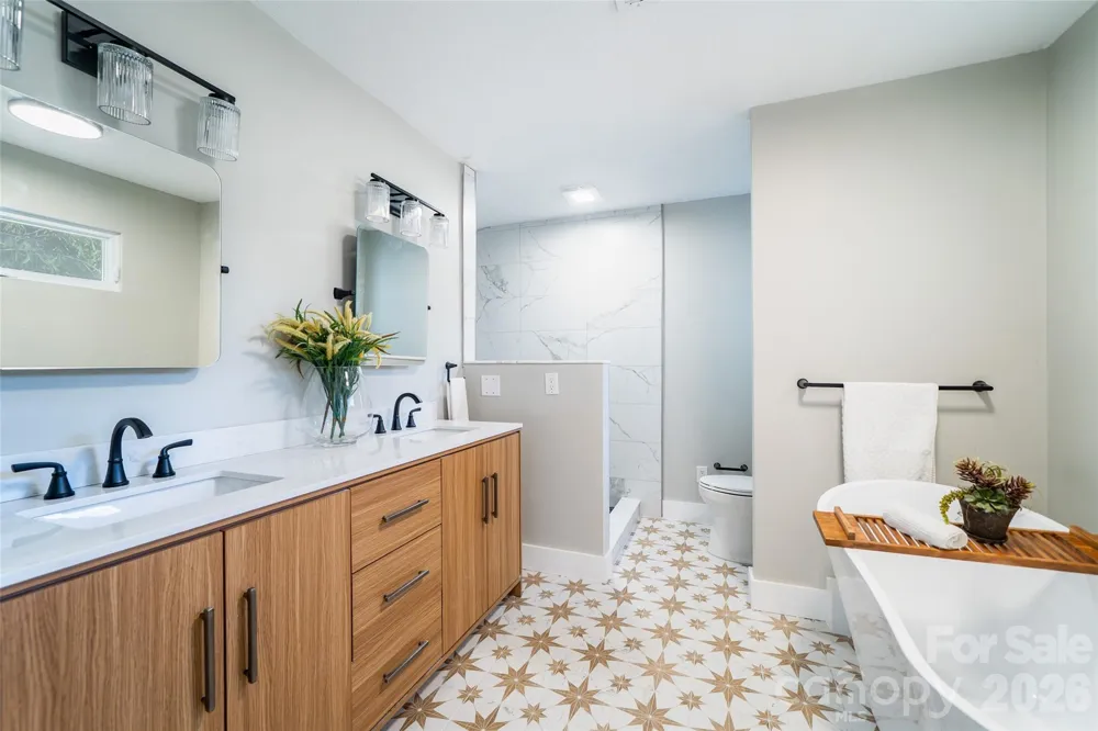 11 Twin Lakes Drive Fletcher, NC 28732