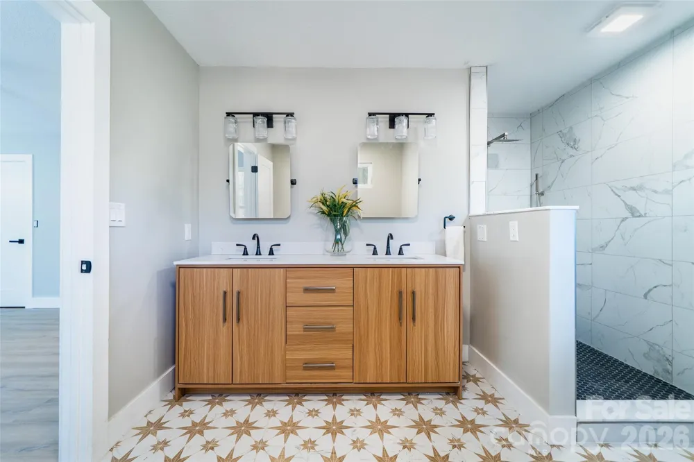 11 Twin Lakes Drive Fletcher, NC 28732