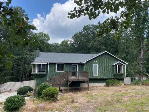 3335 Hillside Drive