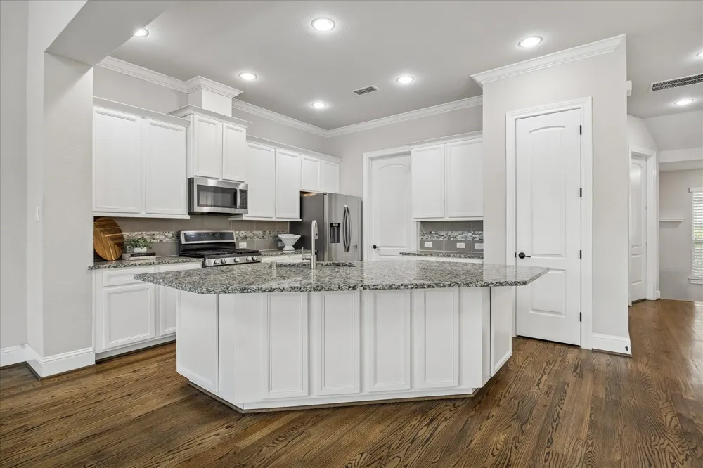 1704 Oak Leaf Pass Drive Houston, TX 77055