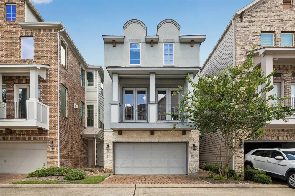 1704 Oak Leaf Pass Drive Houston, TX 77055