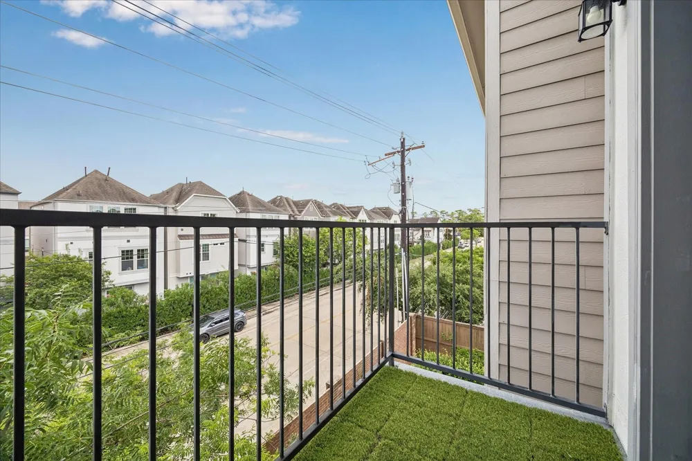 1704 Oak Leaf Pass Drive Houston, TX 77055