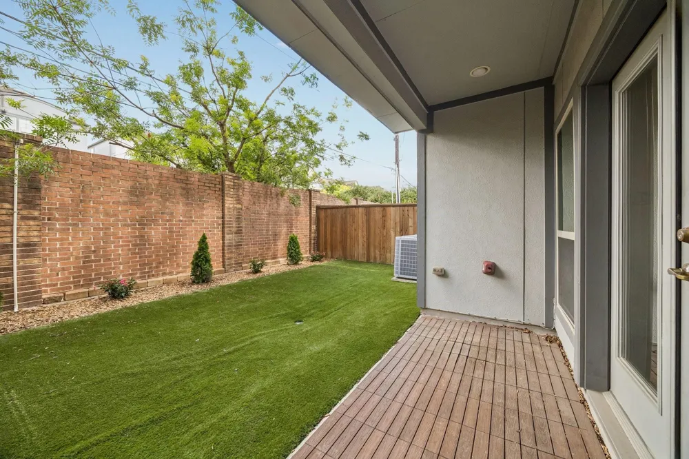 1704 Oak Leaf Pass Drive Houston, TX 77055