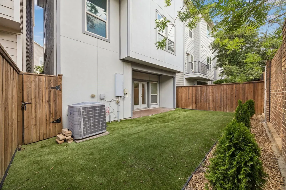 1704 Oak Leaf Pass Drive Houston, TX 77055
