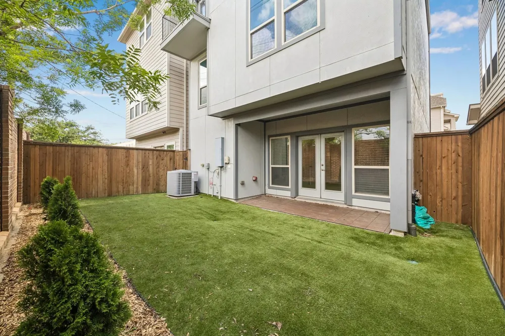 1704 Oak Leaf Pass Drive Houston, TX 77055