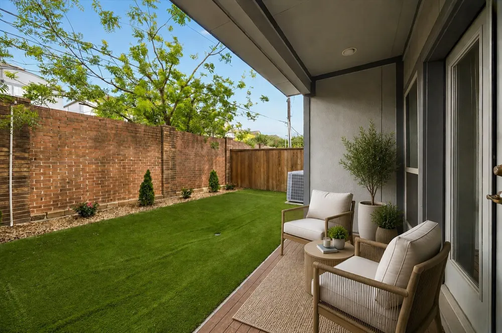 1704 Oak Leaf Pass Drive Houston, TX 77055