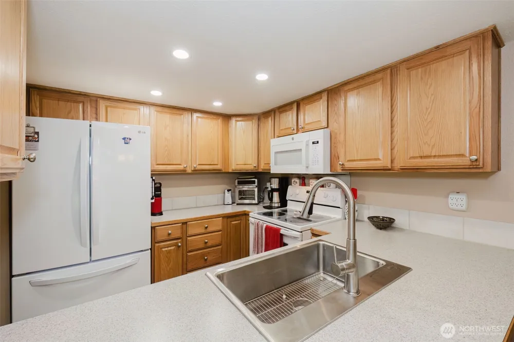 2969 SE Mile Hill Drive #E2 Port Orchard, WA 98366