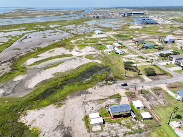 326 E Tenth Street Rockport, TX 78382