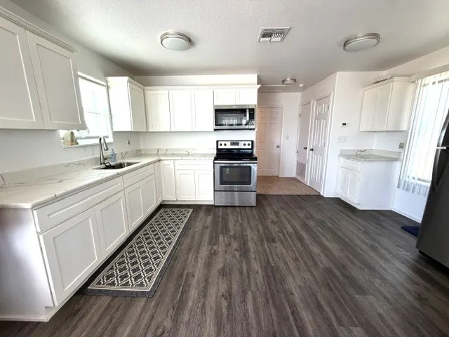 326 E Tenth Street Rockport, TX 78382