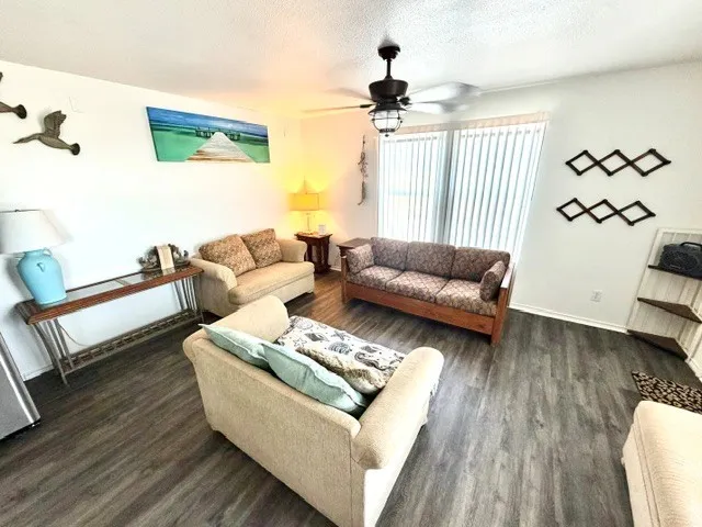 326 E Tenth Street Rockport, TX 78382