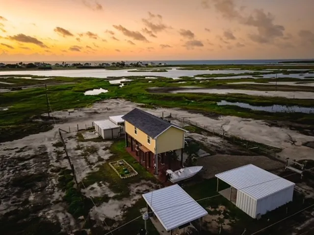 326 E Tenth Street Rockport, TX 78382
