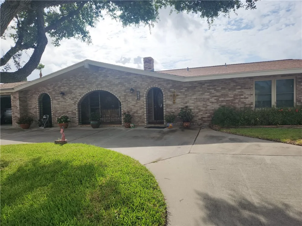3313 Laguna Shores Corpus Christi, TX 78418