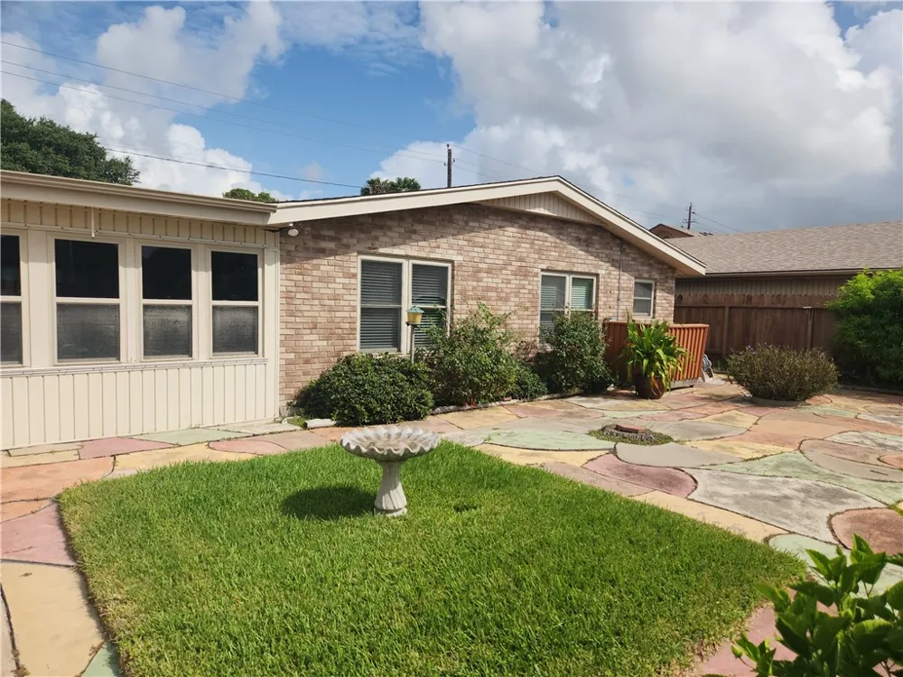 3313 Laguna Shores Corpus Christi, TX 78418