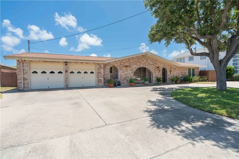 3313 Laguna Shores Corpus Christi, TX 78418