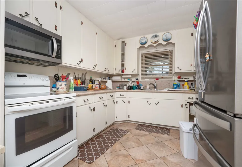 3313 Laguna Shores Corpus Christi, TX 78418